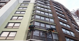 Установка крыши на балкон Полысаево цена от 1050 руб. м/2.