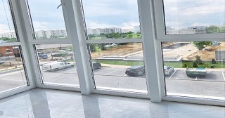 Панорамное остекление балкона Полысаево цена от 11 тыс. руб. м/п.